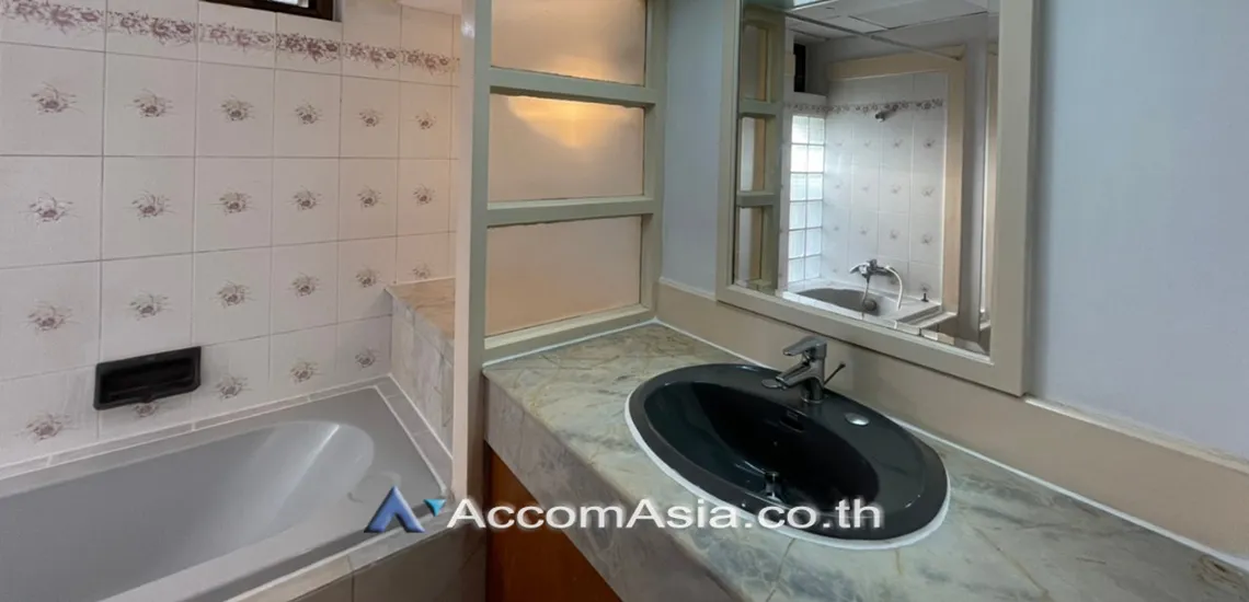 15  3 br Townhouse For Rent in Sathorn ,Bangkok BRT Nararam 3 at Modern style 2515528