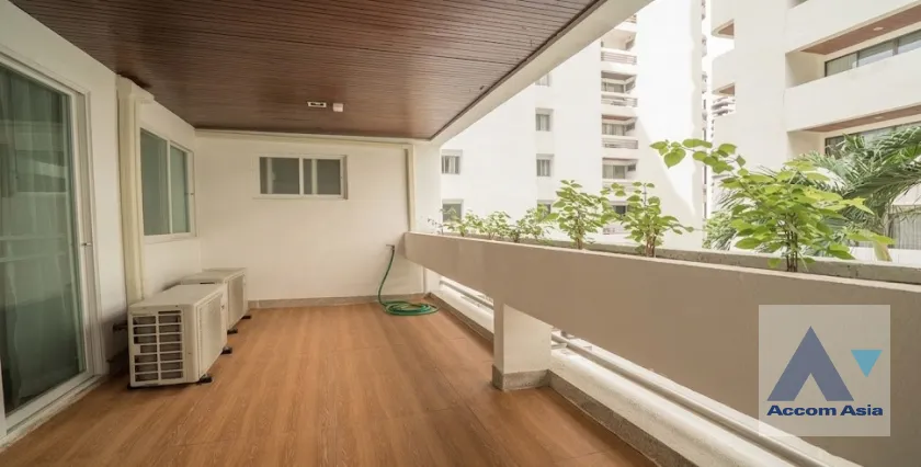 unitBig Balcony |  3 Bedrooms  Apartment For Rent in Sukhumvit, Bangkok  near MRT Sukhumvit - BTS Asok (1415546)