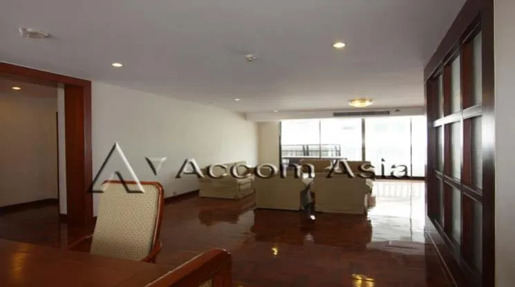 unit 4 Bedrooms  Apartment For Rent in Sukhumvit, Bangkok  near BTS Phrom Phong (1415551)