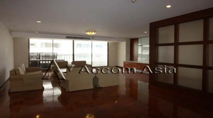 unit 4 Bedrooms  Apartment For Rent in Sukhumvit, Bangkok  near BTS Phrom Phong (1415551)
