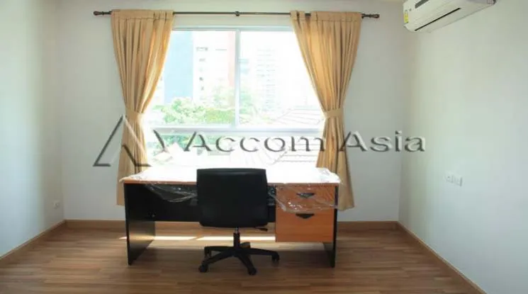 unit 3 Bedrooms  Apartment For Rent in Sukhumvit, Bangkok  near BTS Phrom Phong (1415704)