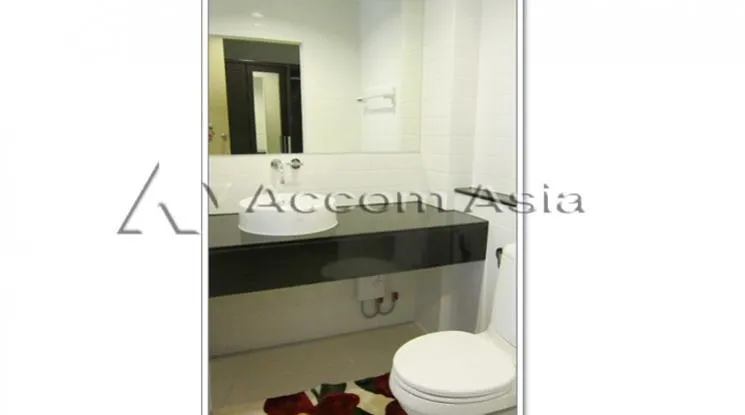 unit 2 Bedrooms  Condominium For Rent in Charoen Nakhon, Bangkok  near BTS Wongwian Yai (1515712)