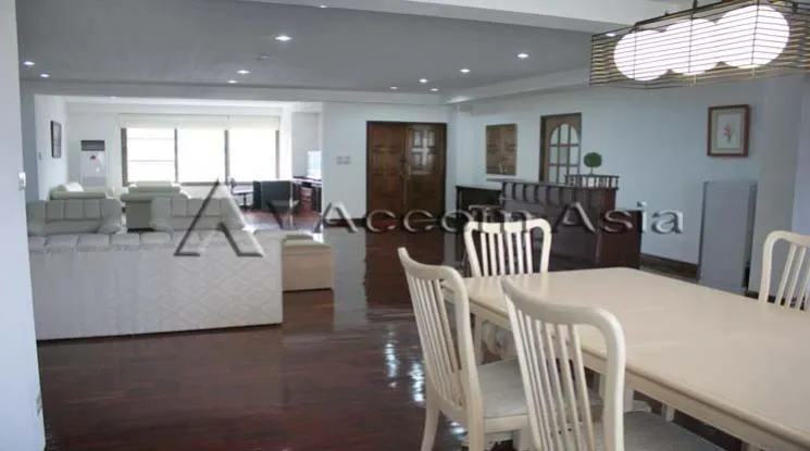 unit 4 Bedrooms  Apartment For Rent in Sukhumvit, Bangkok  near BTS Thong Lo (1415882)