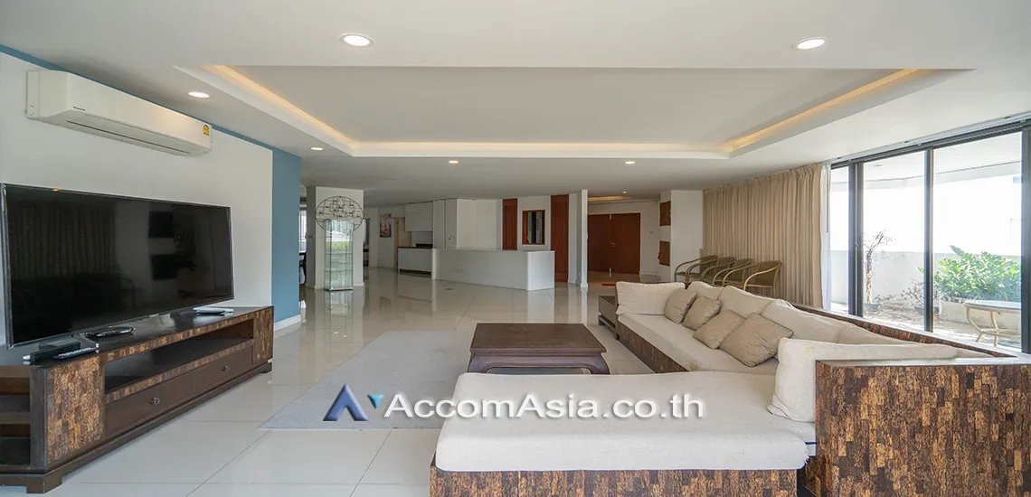 unit 4 Bedrooms  Condominium For Rent in Sukhumvit, Bangkok  near BTS Nana (1515899)