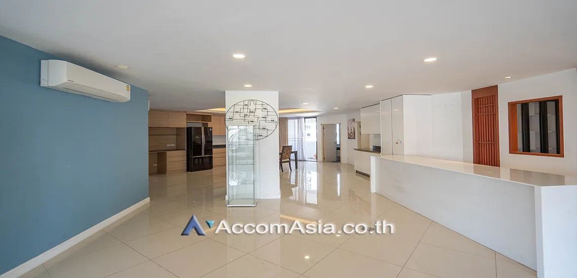 unit 4 Bedrooms  Condominium For Rent in Sukhumvit, Bangkok  near BTS Nana (1515899)