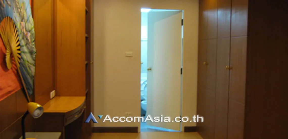 unit 2 Bedrooms  Condominium For Rent in Sukhumvit, Bangkok  near BTS Asok - MRT Sukhumvit (1515977)