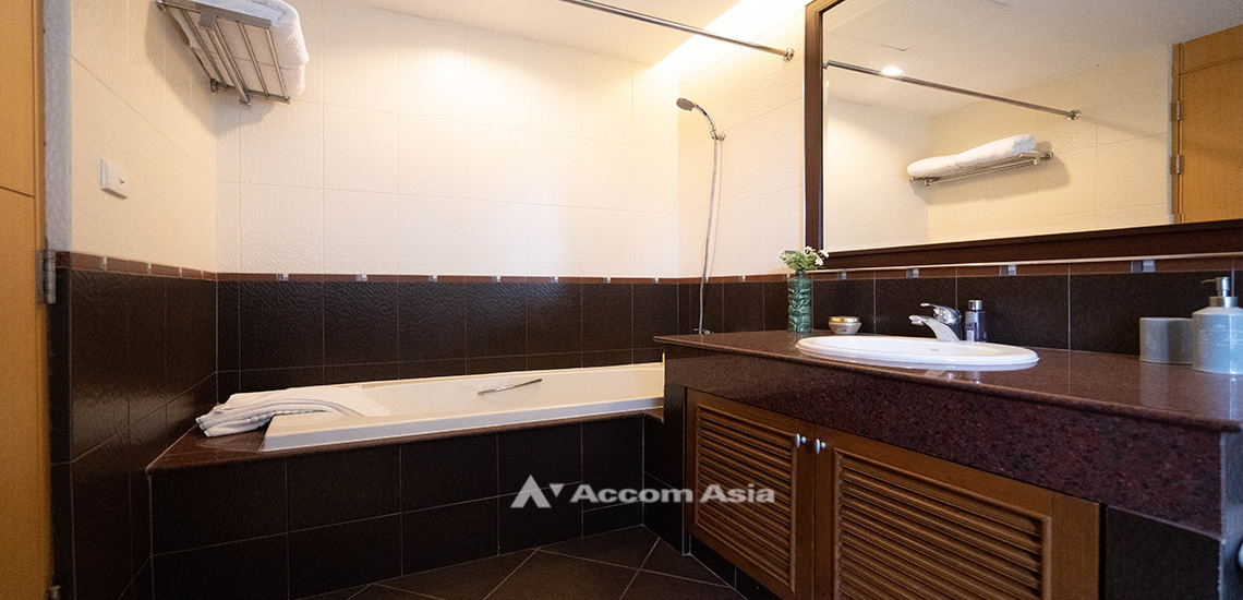 9  3 br Apartment For Rent in Sathorn ,Bangkok MRT Lumphini at Cozy and Convenient Apartment Near Garden Intl 1416287