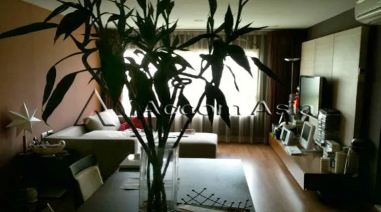 unit 2 Bedrooms  Condominium For Rent in Sukhumvit, Bangkok  near BTS Ekkamai (1516313)