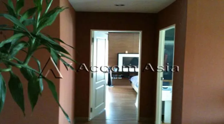 unit 2 Bedrooms  Condominium For Rent in Sukhumvit, Bangkok  near BTS Ekkamai (1516313)