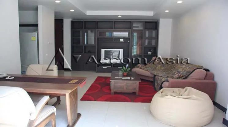 unit 2 Bedrooms  Condominium For Rent in Sukhumvit, Bangkok  near BTS Ekkamai (1516342)