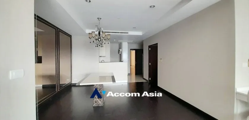 unit 1 Bedroom  Condominium For Rent & Sale in Sathorn, Bangkok  near BTS Sala Daeng - MRT Lumphini (1516412)