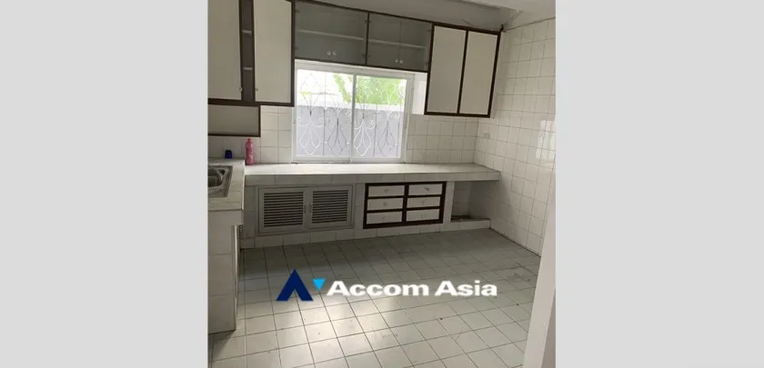 unit 5 Bedrooms  House For Sale in Sukhumvit, Bangkok  near BTS Phra khanong (1716460)