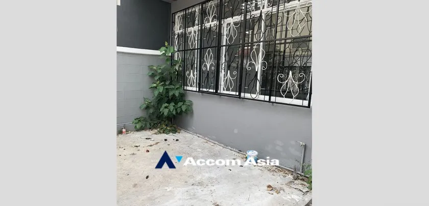 unit 5 Bedrooms  House For Sale in Sukhumvit, Bangkok  near BTS Phra khanong (1716460)