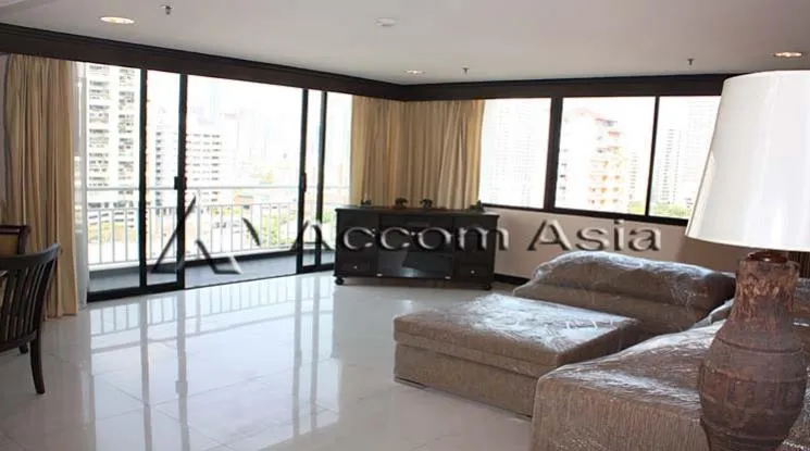 Big Balcony |  Lake Green Condominium  1 Bedroom for Rent BTS Nana in Sukhumvit Bangkok