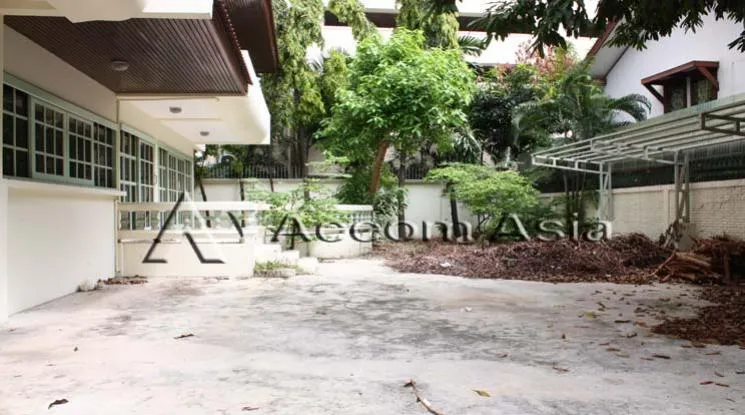 unit 5 Bedrooms  House For Sale in Sukhumvit, Bangkok  near BTS Nana (2316554)