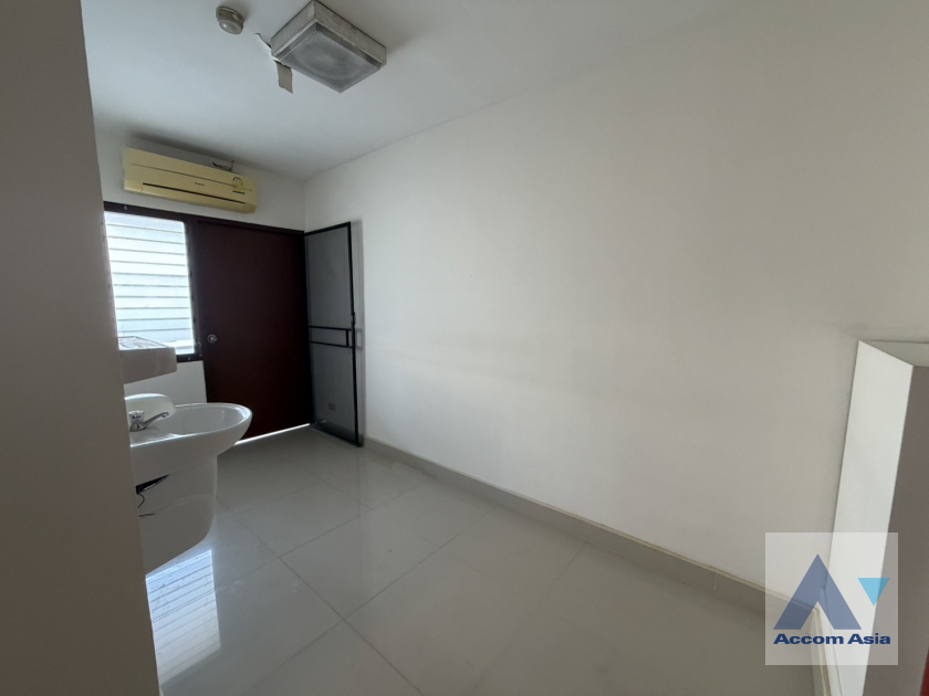 19  4 br Apartment for rent and sale in Sukhumvit ,Bangkok BTS Thong Lo at Ideal Apartment For Big Family - Unit starts 280 SQ.M. 20685