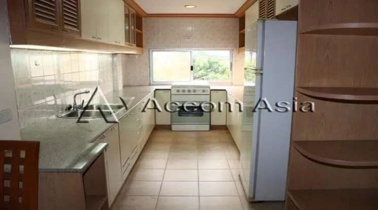 unit 3 Bedrooms  Apartment For Rent in Sathorn, Bangkok  near BTS Chong Nonsi (1416774)