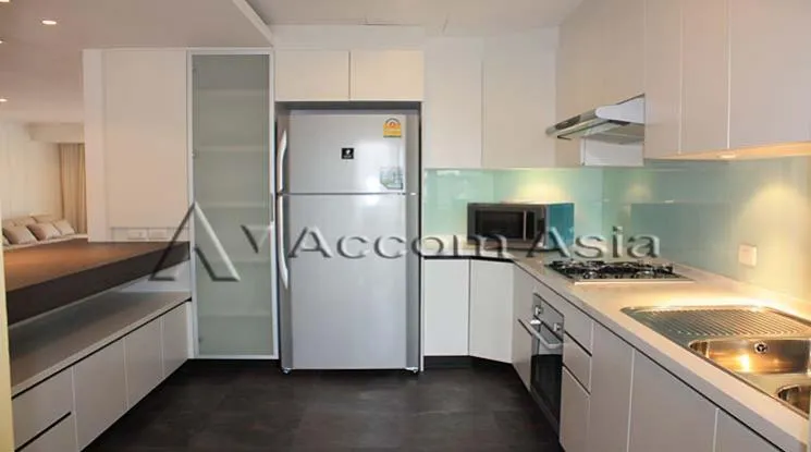 unit 3 Bedrooms  Apartment For Rent in Sathorn, Bangkok  near BTS Chong Nonsi (1416860)