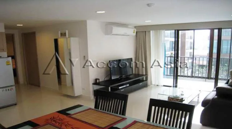 unit 2 Bedrooms  Condominium For Rent in Charoen Nakhon, Bangkok  near BTS Wongwian Yai (1516917)