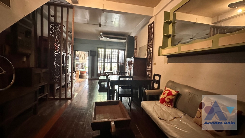  1  4 br House For Rent in Sukhumvit ,Bangkok BTS Phra khanong - BTS Ekkamai 2217040