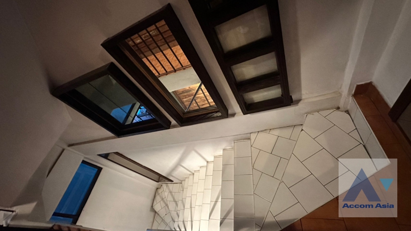 6  4 br House For Rent in Sukhumvit ,Bangkok BTS Phra khanong - BTS Ekkamai 2217040