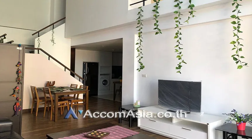 unit 2 Bedrooms  Condominium For Rent in Ploenchit, Bangkok  near BTS Ratchadamri (1517067)