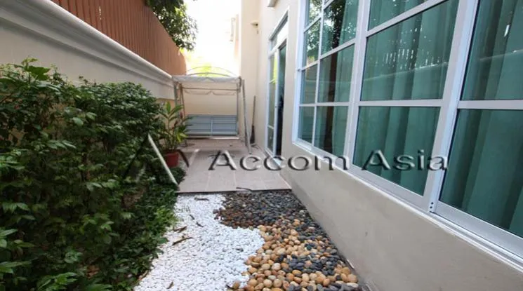 unit 1 Bedroom  Apartment For Rent in Sukhumvit, Bangkok  near BTS Ekkamai (1417147)