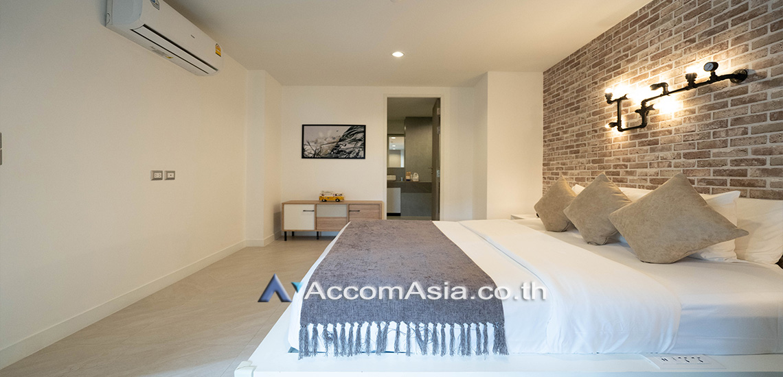 12  3 br Apartment For Rent in Ploenchit ,Bangkok BTS Chitlom - MRT Lumphini at Low-Rise Cozy Apartment, 5 mins walk to Lumpini park 1417185