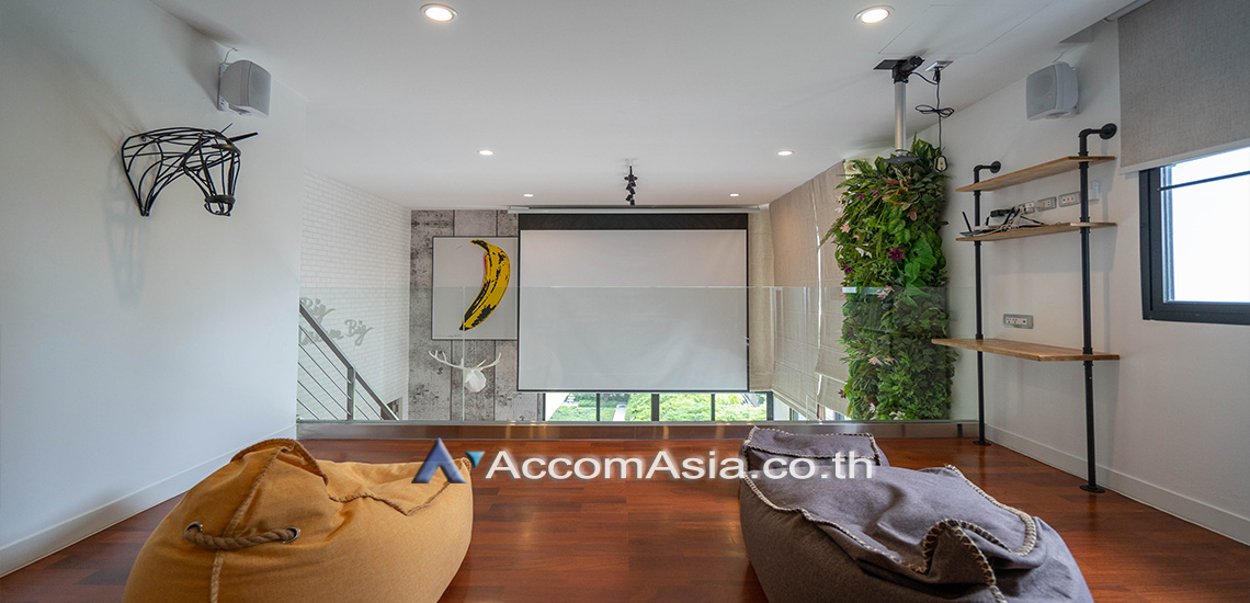 6  3 br Apartment For Rent in Ploenchit ,Bangkok BTS Chitlom - MRT Lumphini at Low-Rise Cozy Apartment, 5 mins walk to Lumpini park 1417185