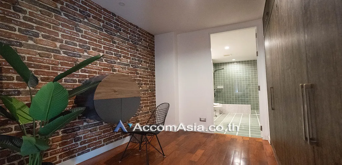 7  3 br Apartment For Rent in Ploenchit ,Bangkok BTS Chidlom - MRT Lumphini at Low-Rise Cozy Apartment, 5 mins walk to Lumpini park 1417185