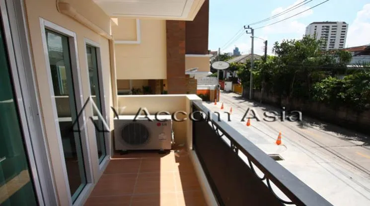 unit 1 Bedroom  Apartment For Rent in Sukhumvit, Bangkok  near BTS Ekkamai (1417235)
