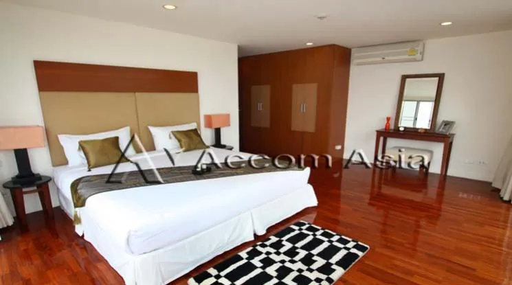 8  4 br Apartment for rent and sale in Silom ,Bangkok BTS Surasak at High-end Low Rise  1417307