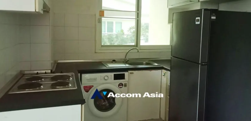 unit 4 Bedrooms  Condominium For Rent in Sathorn, Bangkok  (1517592)