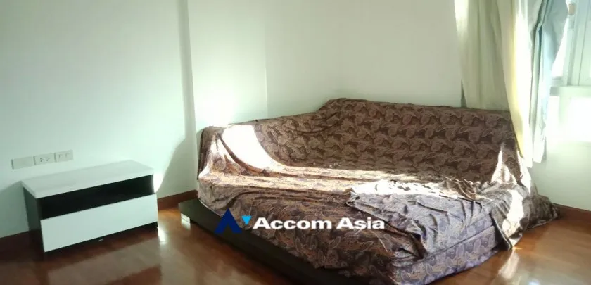 unit 4 Bedrooms  Condominium For Rent in Sathorn, Bangkok  (1517592)