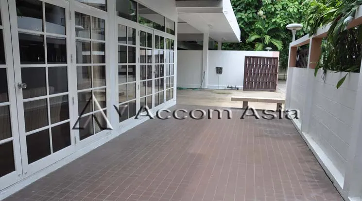 unitPet friendly |  5 Bedrooms  House For Rent & Sale in Sukhumvit, Bangkok  near BTS Thong Lo (50109)