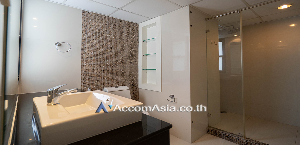 9  3 br Apartment For Rent in Sukhumvit ,Bangkok MRT Sukhumvit - BTS Asok at Family Apartment with Lake View 1517910