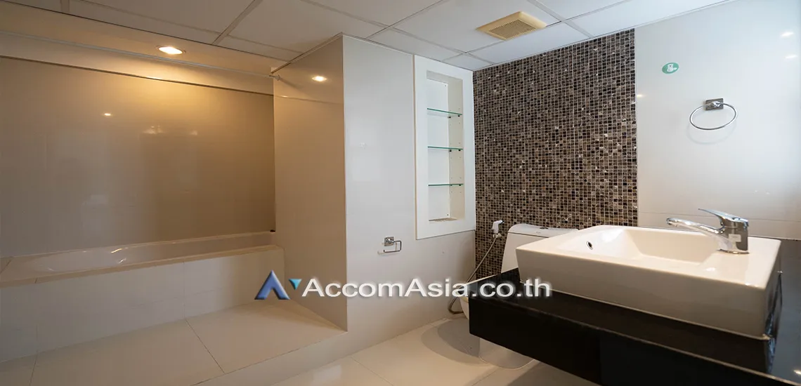 12  3 br Apartment For Rent in Sukhumvit ,Bangkok BTS Asok at Family Apartment with Lake View 1517910