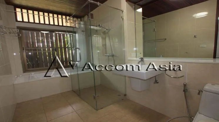 9  3 br Townhouse For Rent in Sathorn ,Bangkok MRT Lumphini - BTS Sala Daeng at A serene townhouse nestled in the city center  1817935