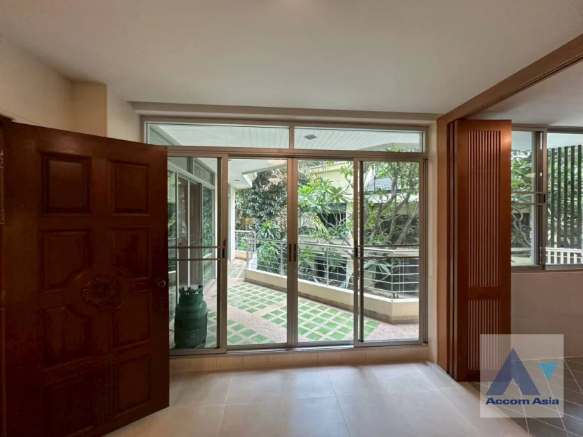 8  2 br Apartment For Rent in Sukhumvit ,Bangkok BTS Phrom Phong at Peaceful Location 3 Mins Walk to Community Malls 1417958