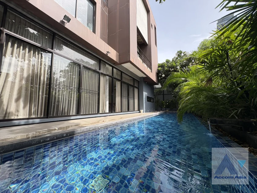 Private Swimming Pool, Pet friendly house for rent in Sukhumvit, Bangkok Code 100058