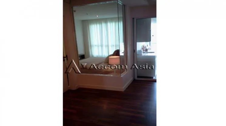unit 1 Bedroom  Condominium For Rent in Charoen Nakhon, Bangkok  near BTS Pho Nimit (1518126)