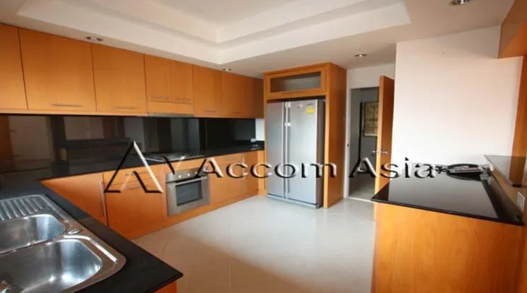 unit 3 Bedrooms  Apartment For Rent in Sukhumvit, Bangkok  near BTS Phrom Phong (1418130)
