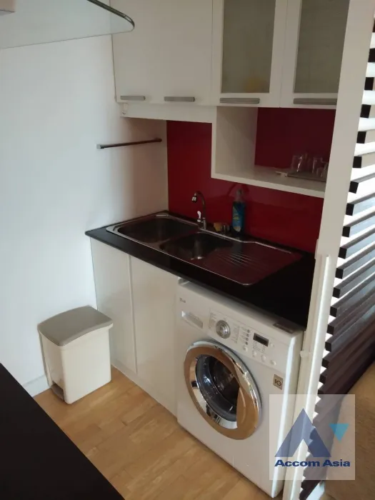 unit 1 Bedroom  Condominium For Rent in Charoen Nakhon, Bangkok  near BTS Krung Thon Buri (1518133)