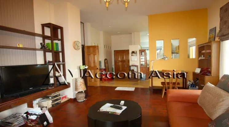unit 2 Bedrooms  Apartment For Rent in Phaholyothin, Bangkok  near BTS Ari (1418178)