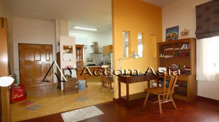 unit 2 Bedrooms  Apartment For Rent in Phaholyothin, Bangkok  near BTS Ari (1418178)