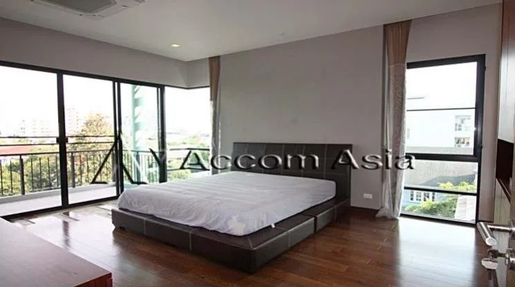 8  4 br House for rent and sale in Sukhumvit ,Bangkok BTS Ekkamai at House in compound 1818193