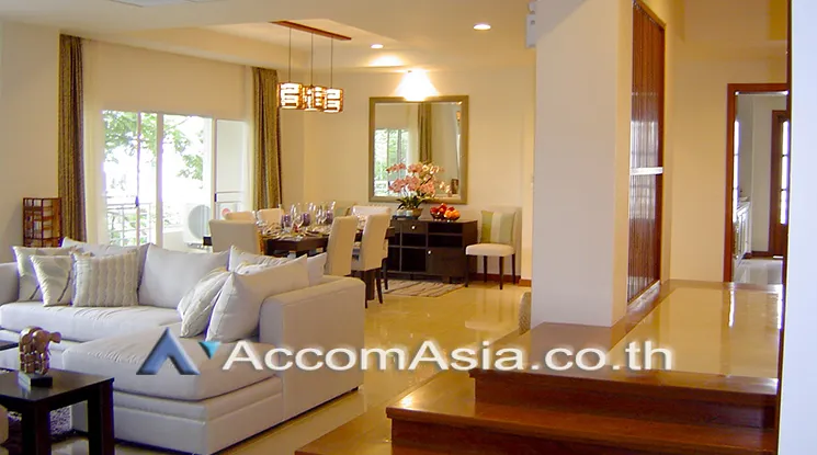 unit 3 Bedrooms  Apartment For Rent in Sathorn, Bangkok  near BTS Chong Nonsi (10158)
