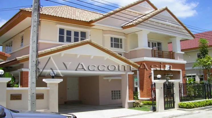 unit 3 Bedrooms  House For Rent & Sale in Pattanakarn, Bangkok  (1818248)