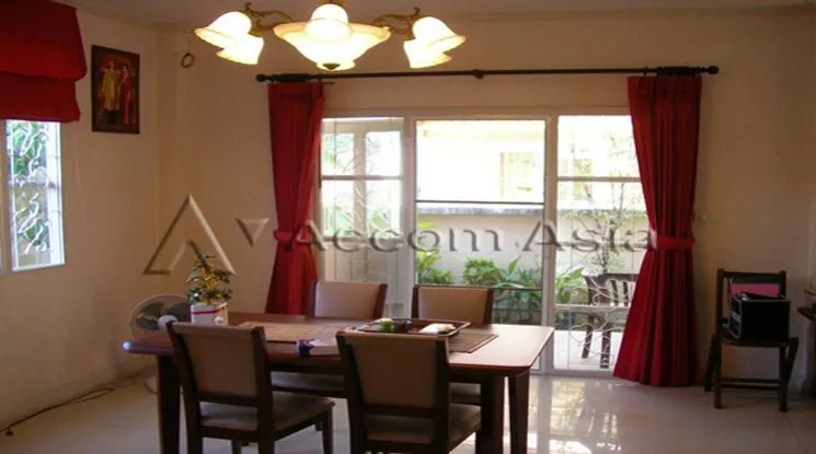 unit 3 Bedrooms  House For Rent & Sale in Pattanakarn, Bangkok  (1818248)