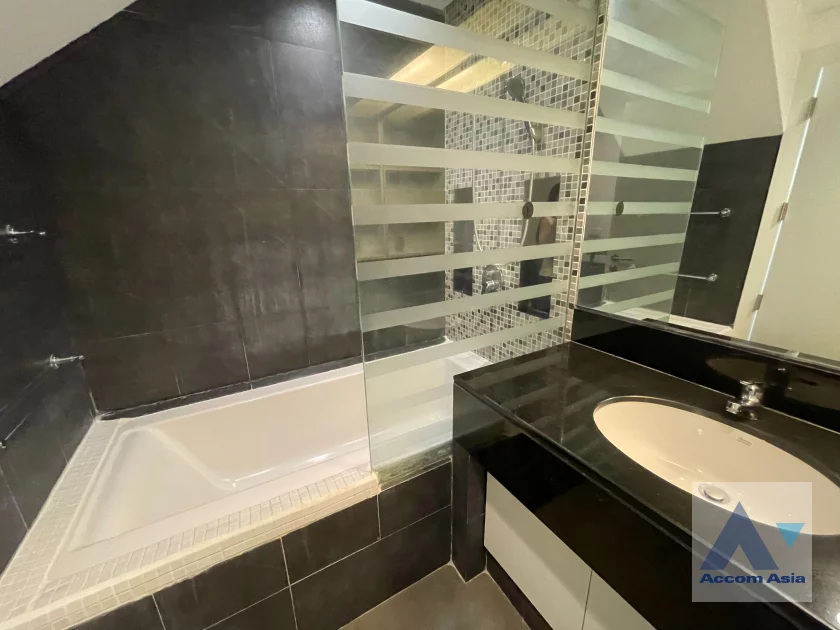 15  3 br Apartment For Rent in Sukhumvit ,Bangkok BTS Ekkamai at Ekkamai Family Apartment 1418282